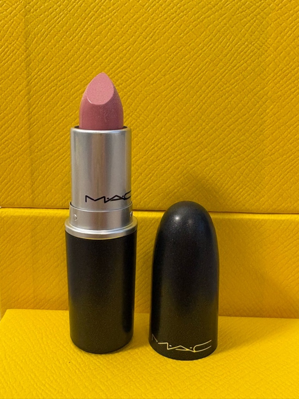 VINTAGE DISCONTINUED RARE MAC Cosmetics Lustre lipstick in California Dreamin’